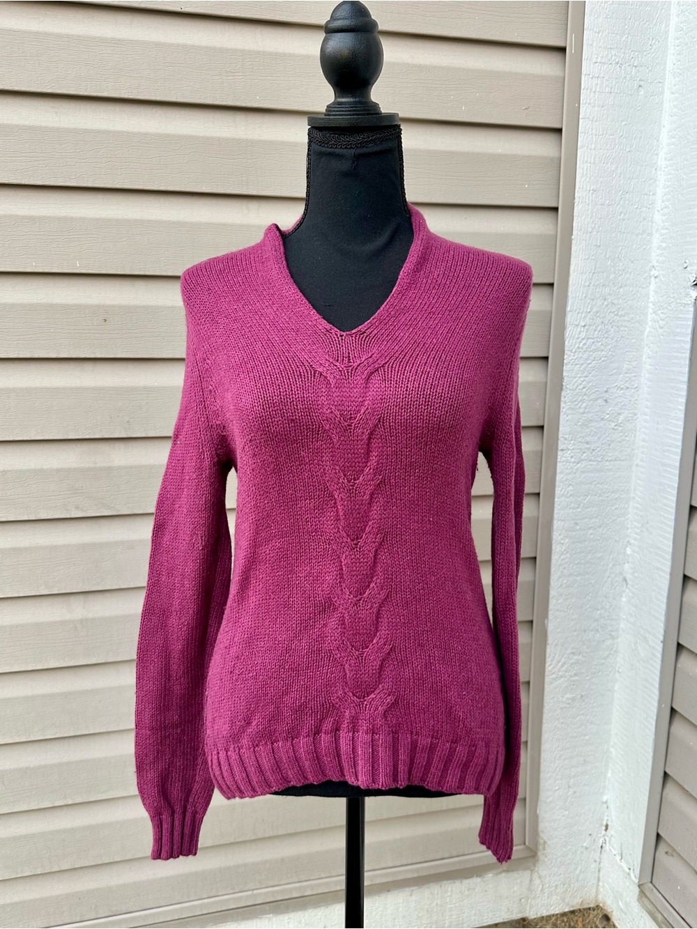 Banana Republic Berry-Pink V-Neck Cable Knit Sweater